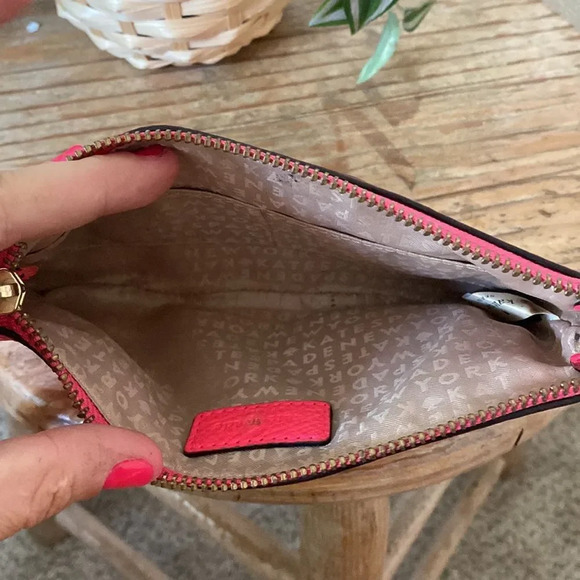Kate spade wristlet - Picture 5 of 5